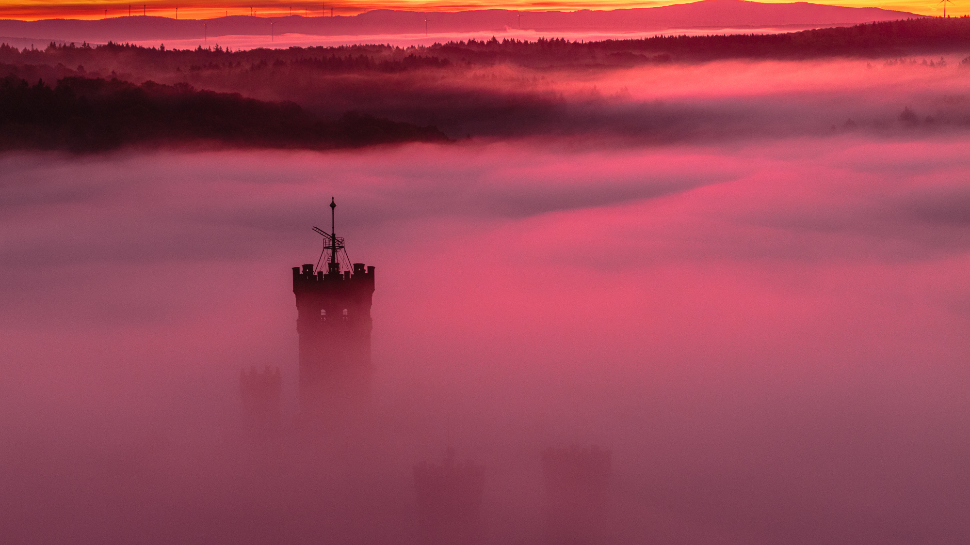 Schloss in Nebelstrahlen