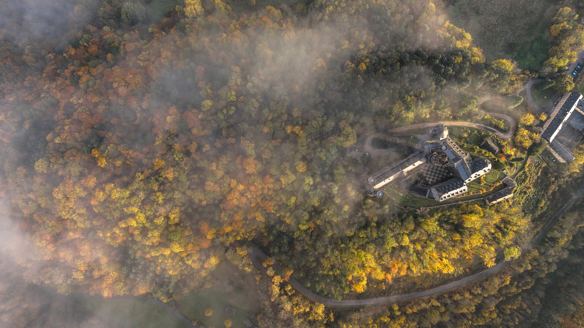 Schloss in Nebelstrahlen